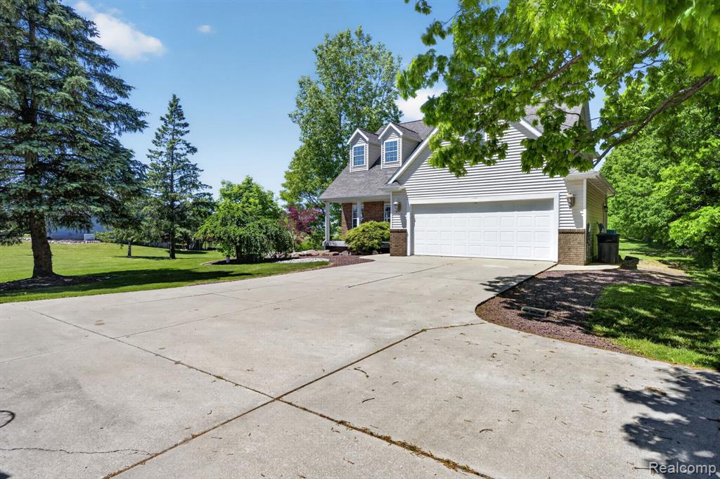 9055 Hegel Road Property Photo 3