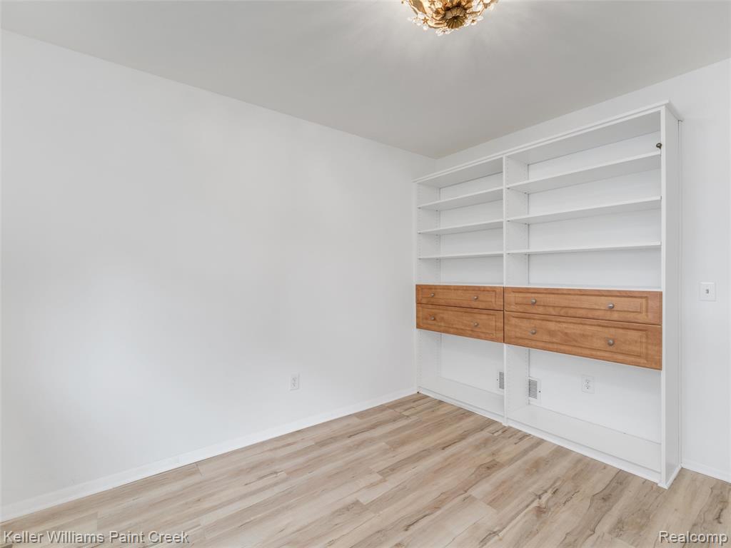 685 E Fox Hills Drive Property Photo 15