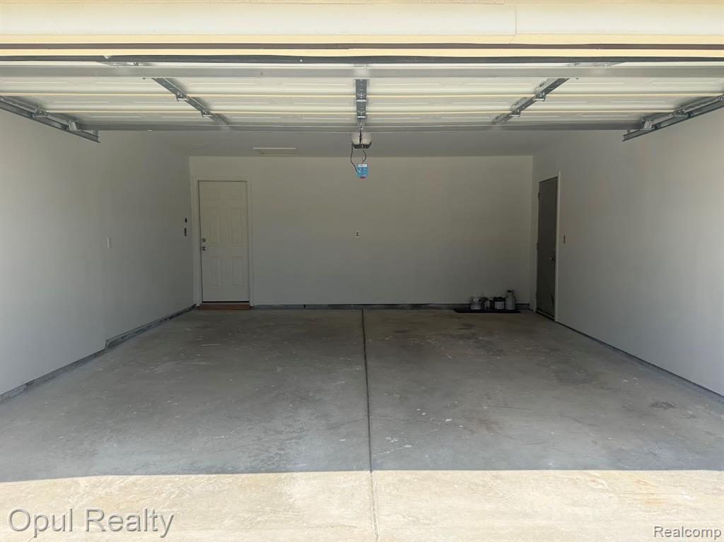 44250 Candlewood Drive Property Photo 4