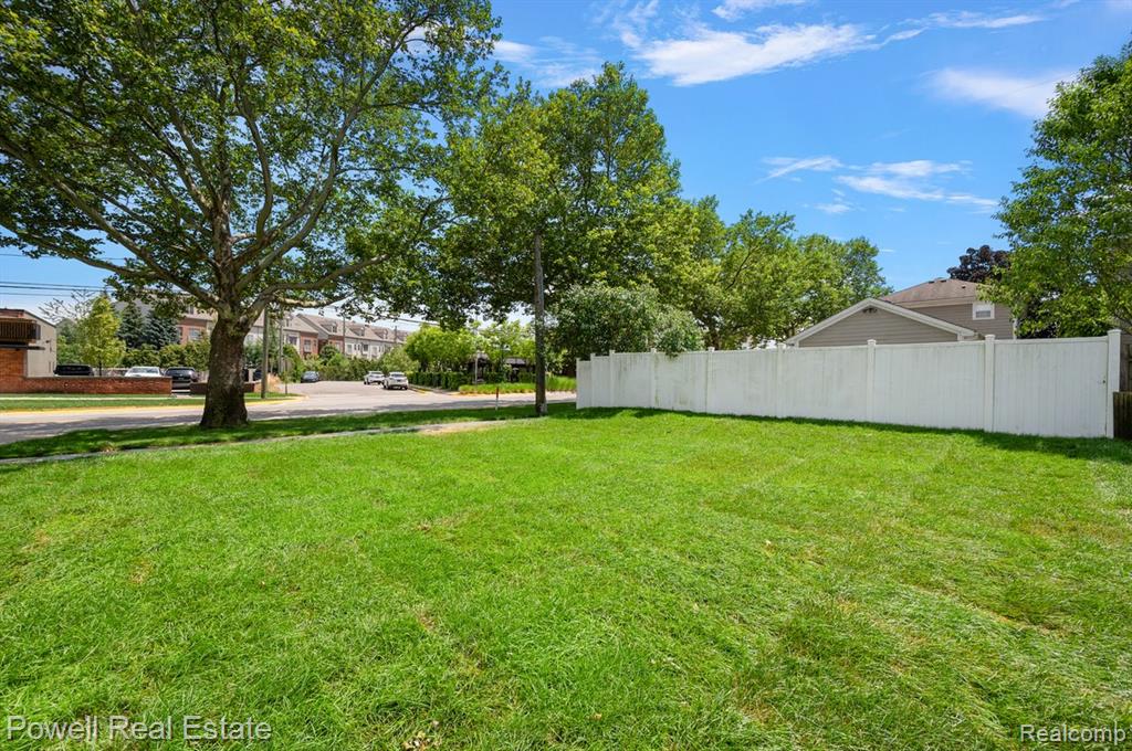 1998 Hazel Street Property Photo 5