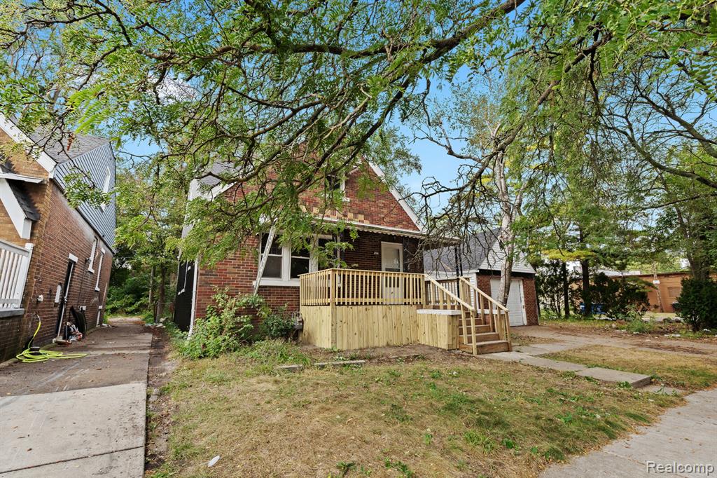 15887 Snowden Street Property Photo 2