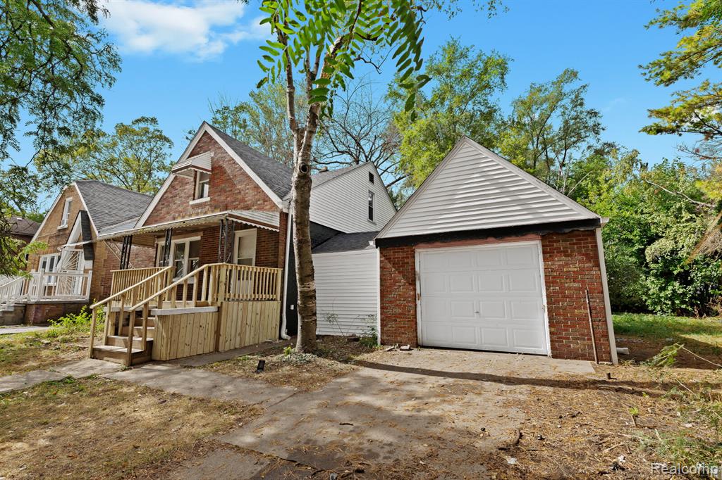 15887 Snowden Street Property Photo 3