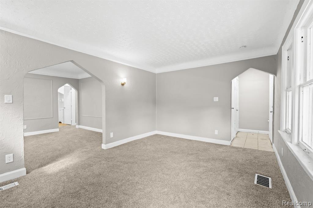 15887 Snowden Street Property Photo 4