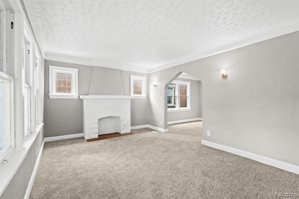 15887 Snowden Street Property Photo 5