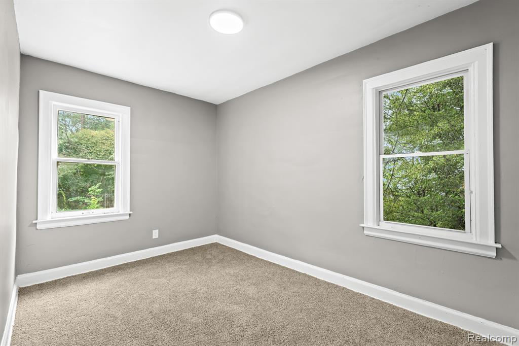 15887 Snowden Street Property Photo 14