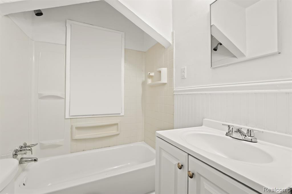 15887 Snowden Street Property Photo 15