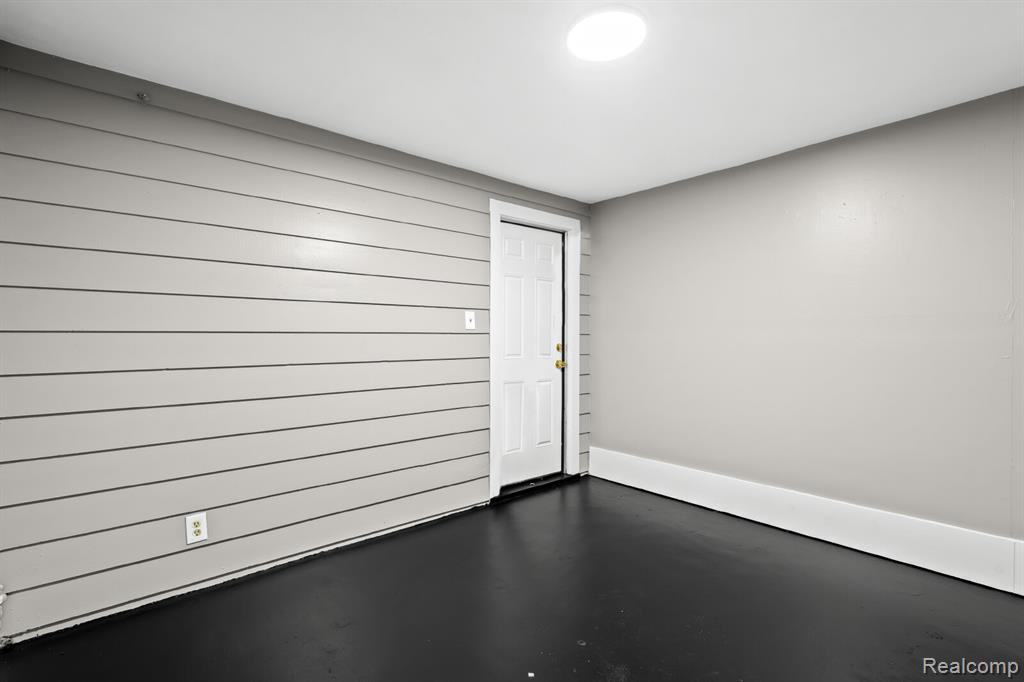 15887 Snowden Street Property Photo 16
