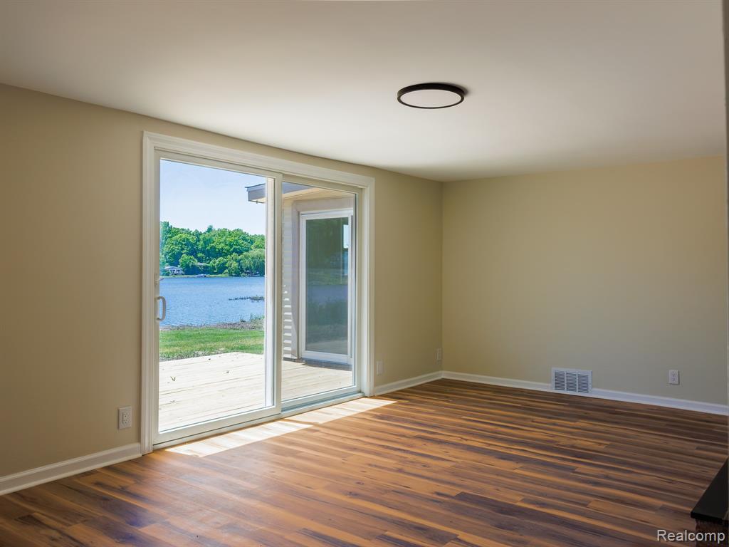 11560 Island Ct Court Property Photo 13