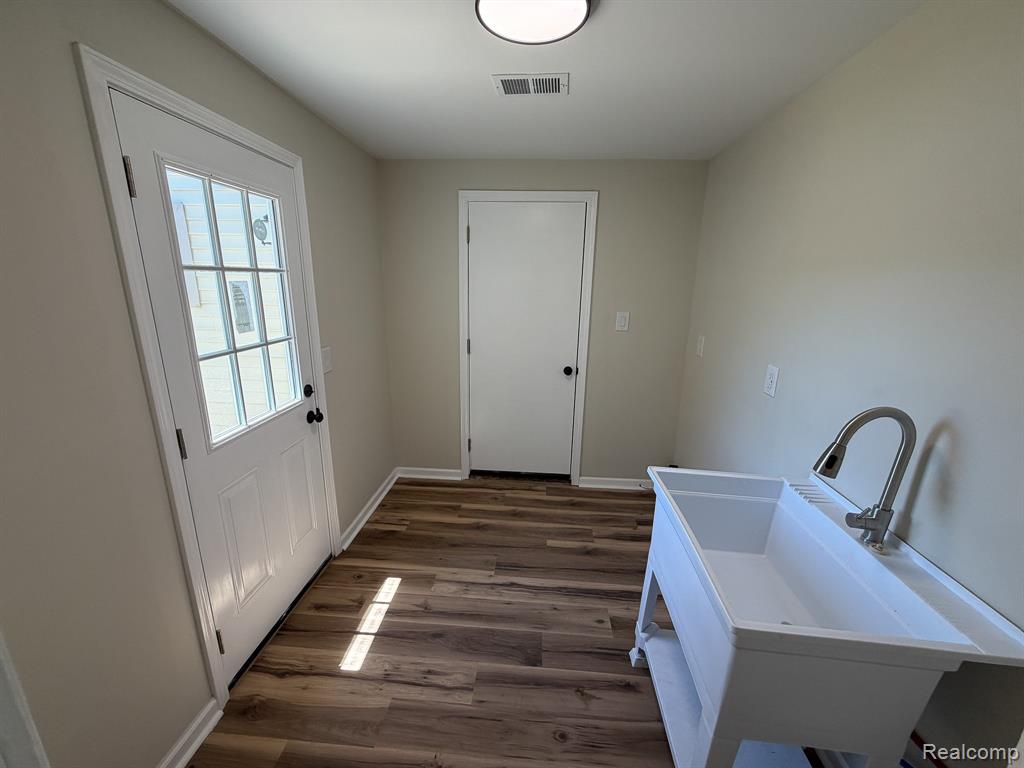 11560 Island Ct Court Property Photo 23