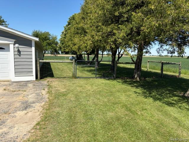 4815 Loree Road Property Photo 7