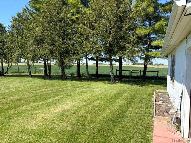 4815 Loree Road Property Photo 10