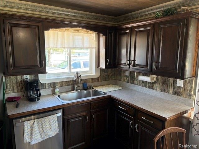 4815 Loree Road Property Photo 17
