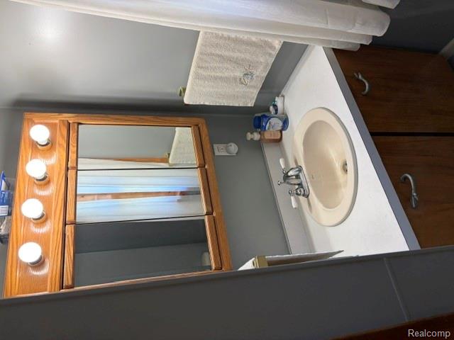 4815 Loree Road Property Photo 31