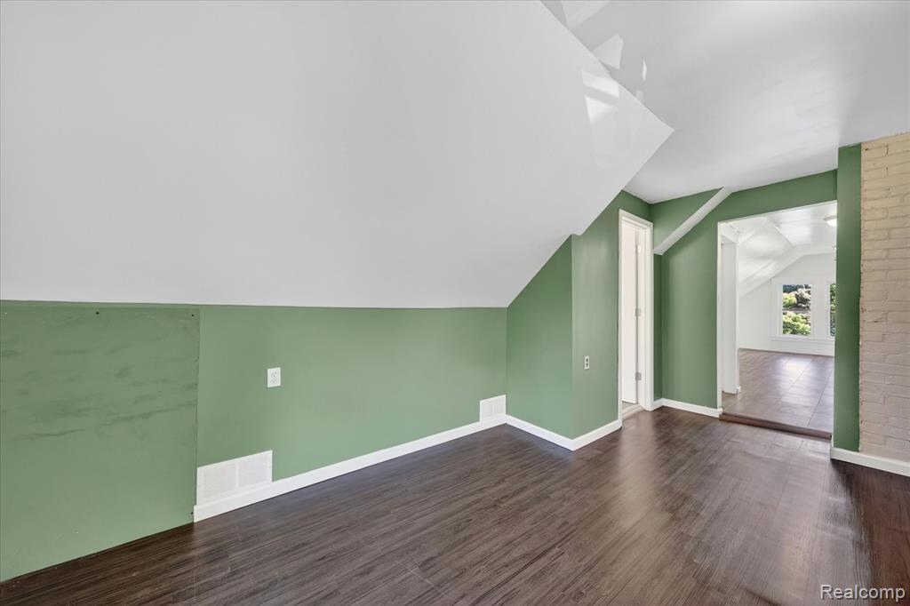 351 Edgewood Place Property Photo 16