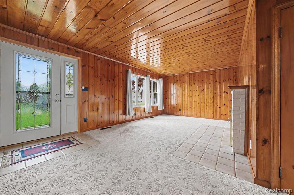 7774 Colony Drive Property Photo 3