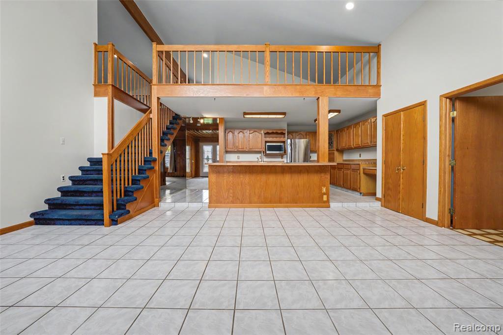 7774 Colony Drive Property Photo 5