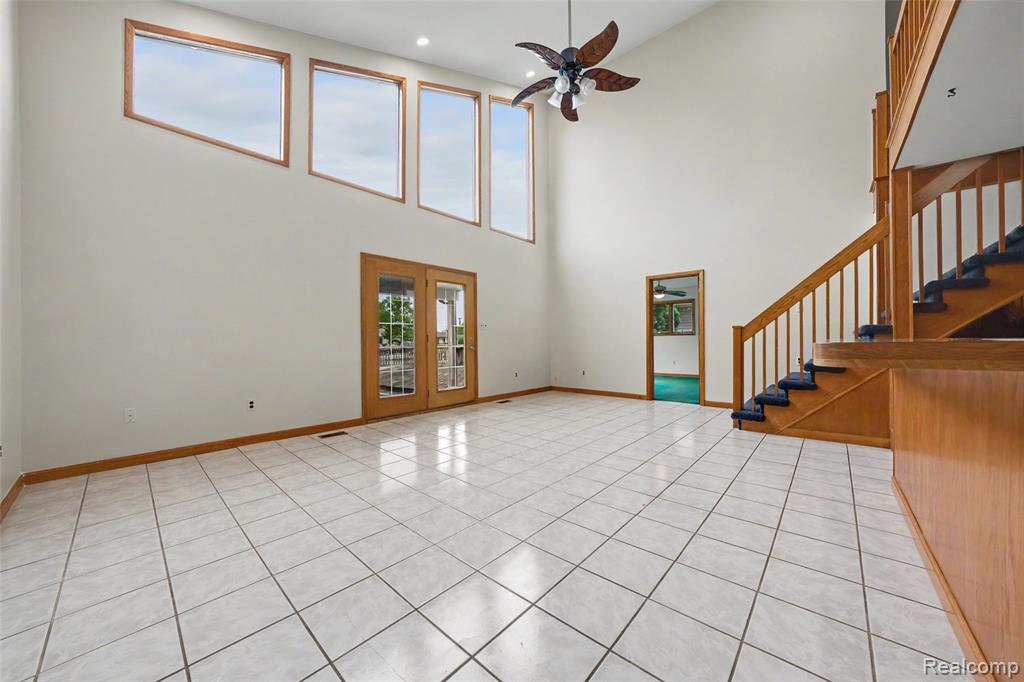 7774 Colony Drive Property Photo 7