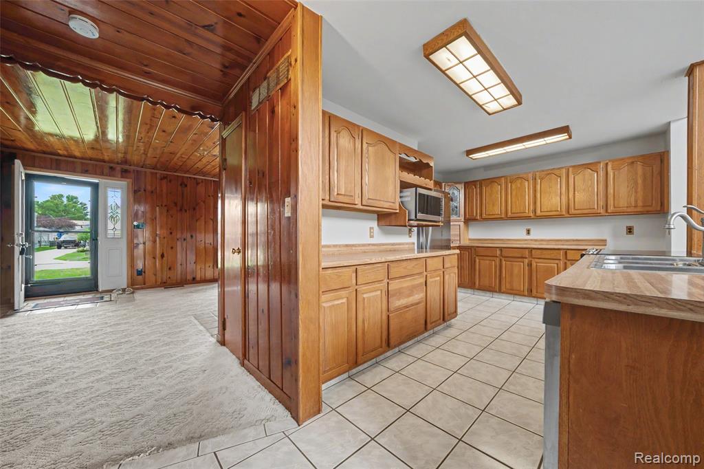 7774 Colony Drive Property Photo 8