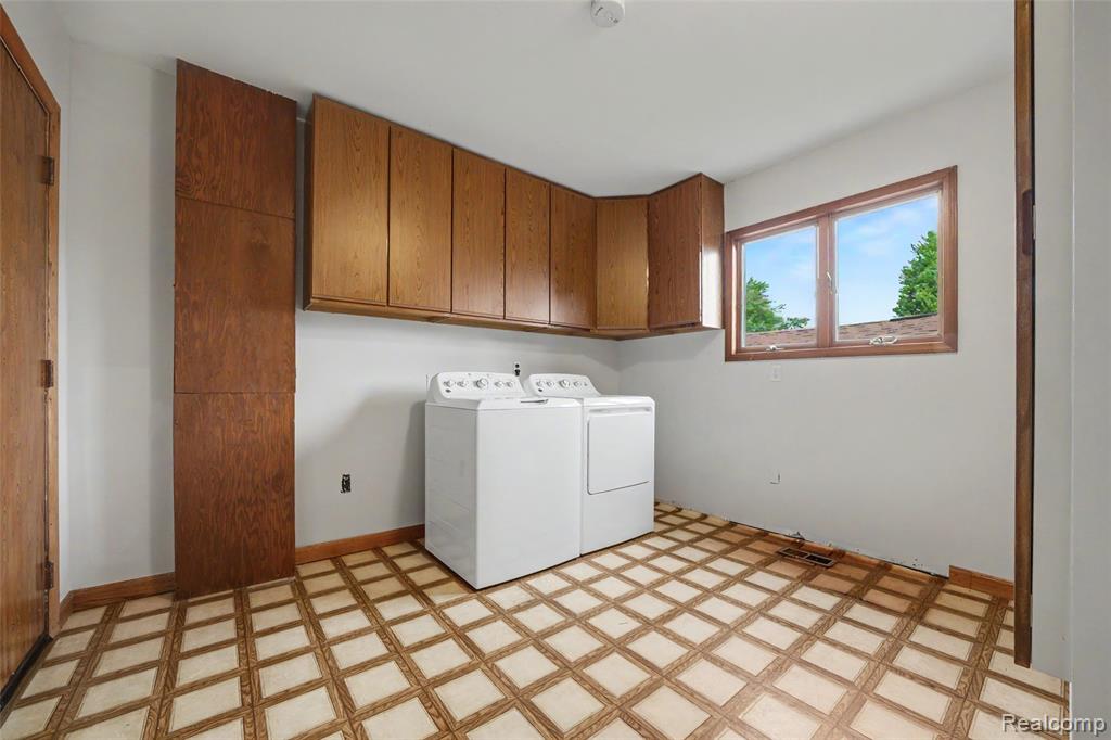 7774 Colony Drive Property Photo 11