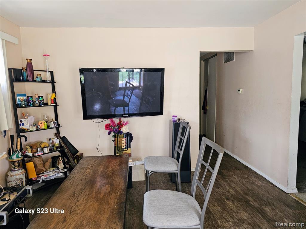 8520 Alpine Street Property Photo 3