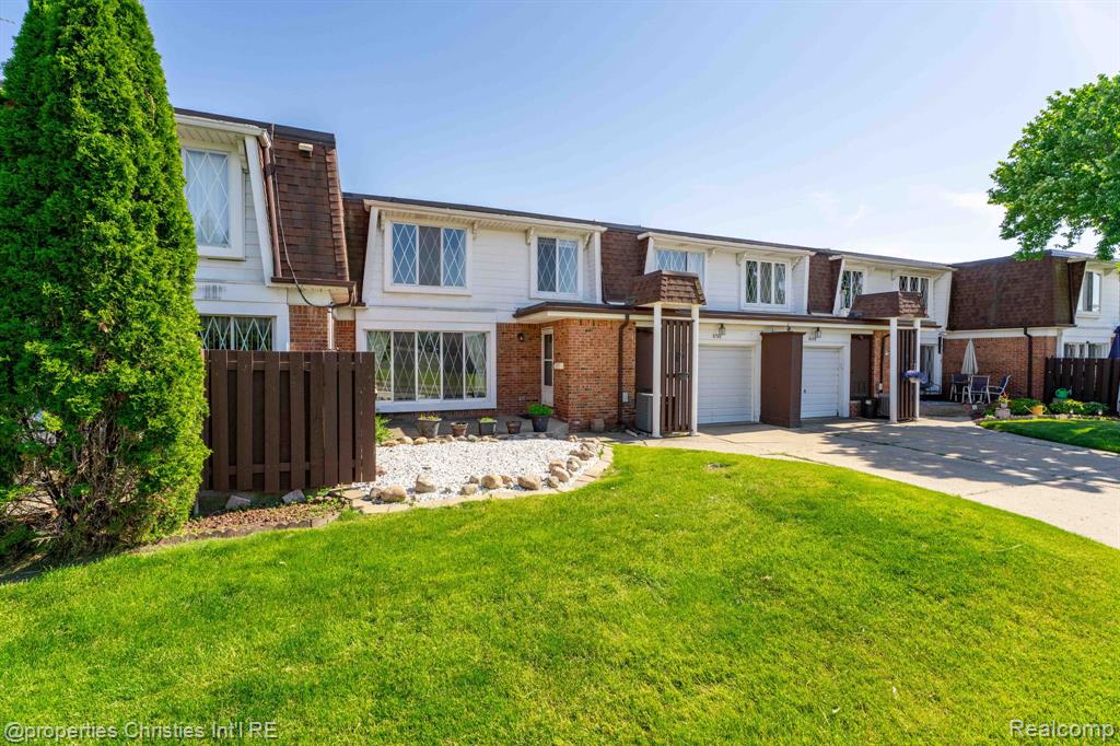 8700 Common Road Property Photo 1