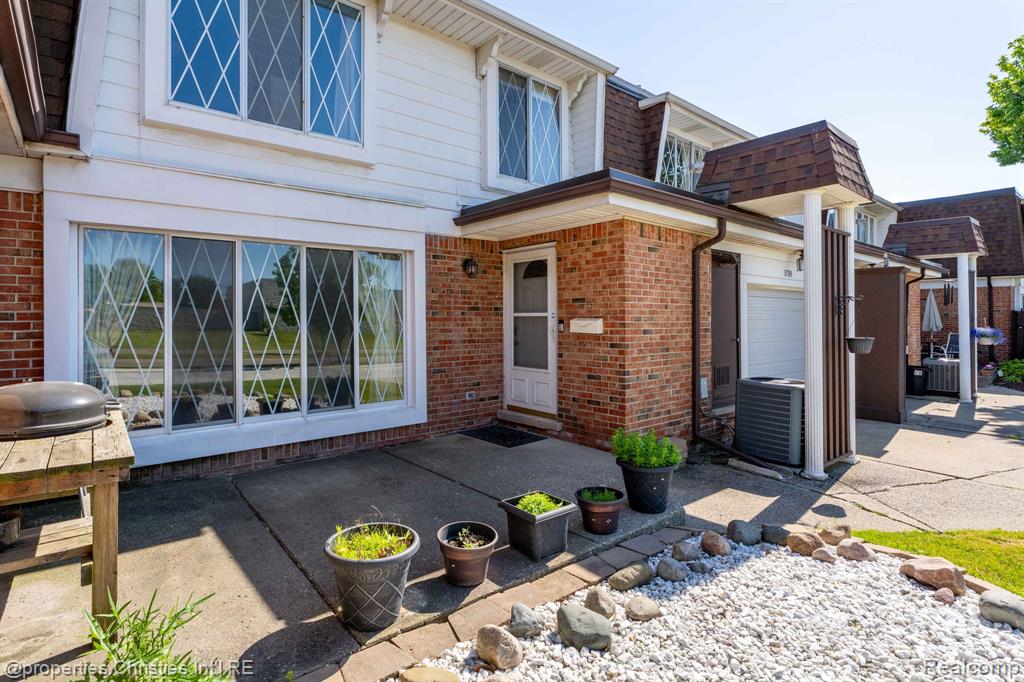 8700 Common Road Property Photo 2