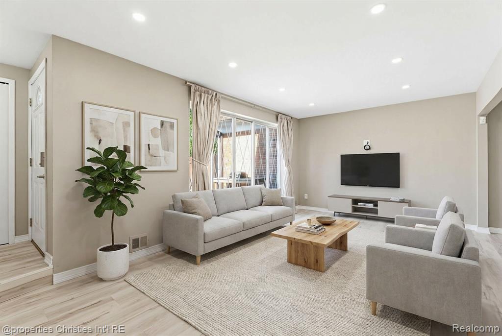 8700 Common Road Property Photo 3