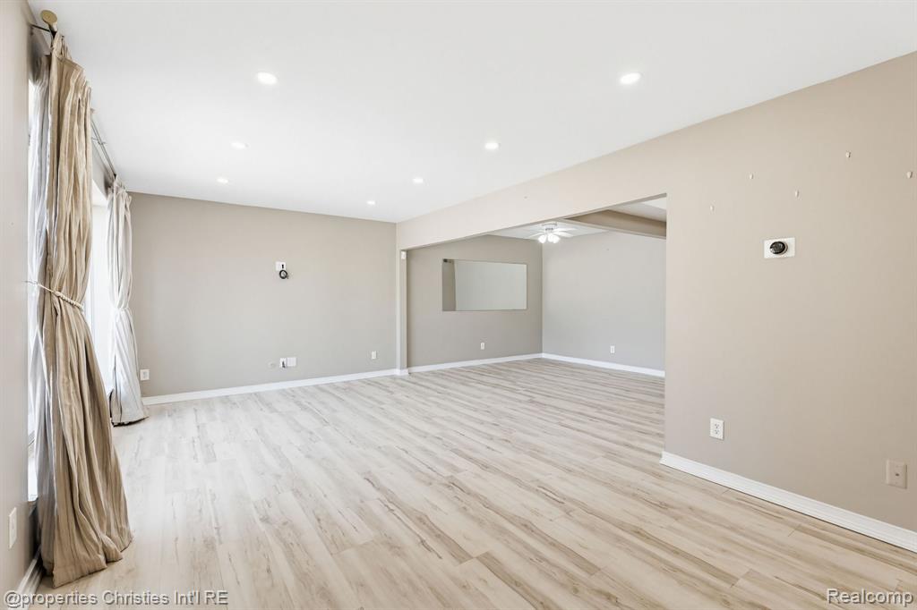 8700 Common Road Property Photo 5