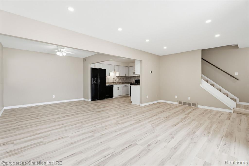8700 Common Road Property Photo 7