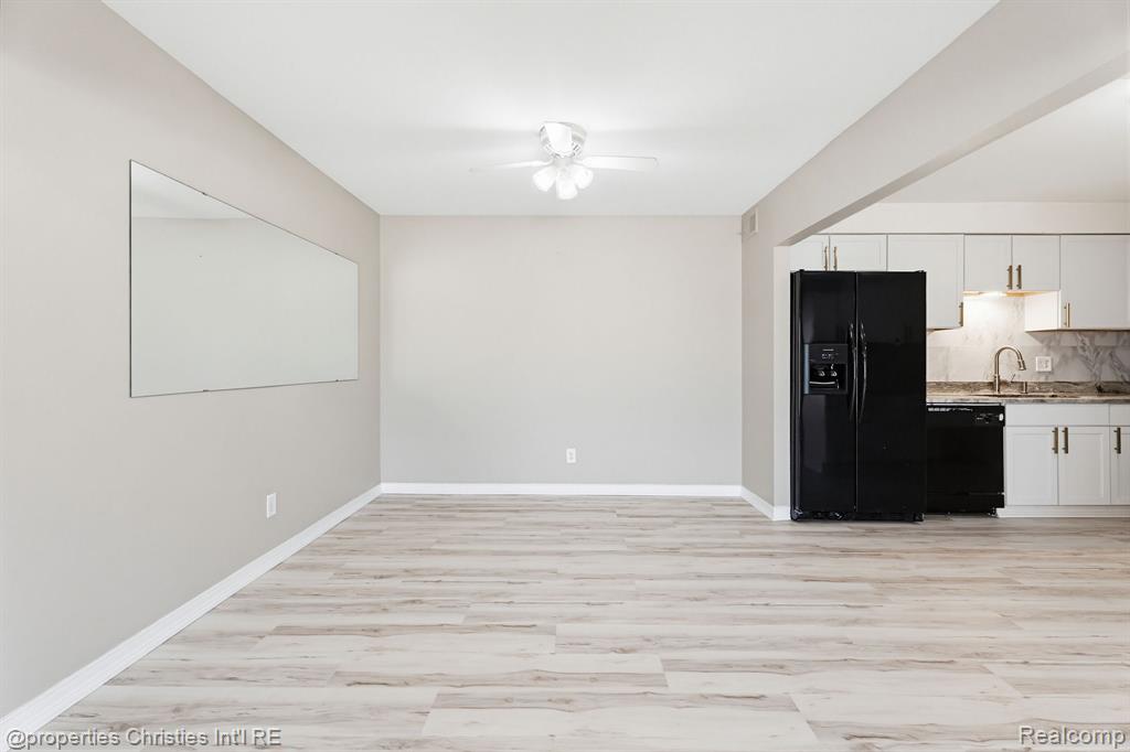 8700 Common Road Property Photo 9