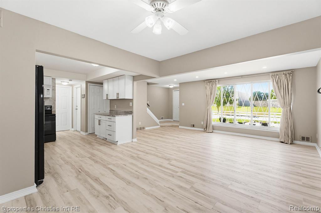 8700 Common Road Property Photo 11