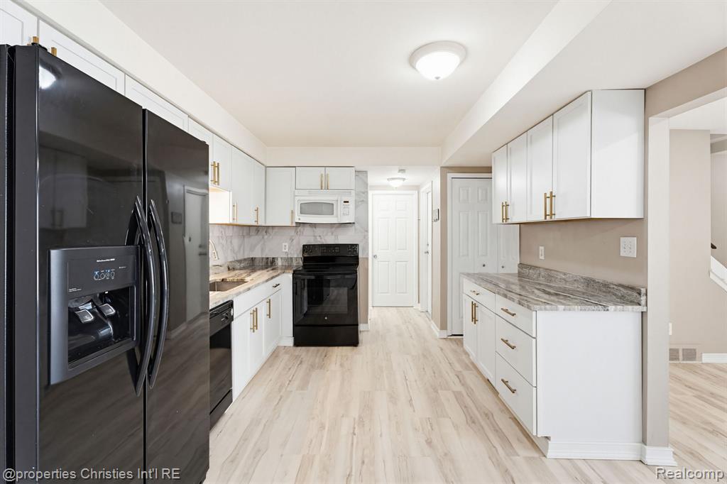 8700 Common Road Property Photo 12