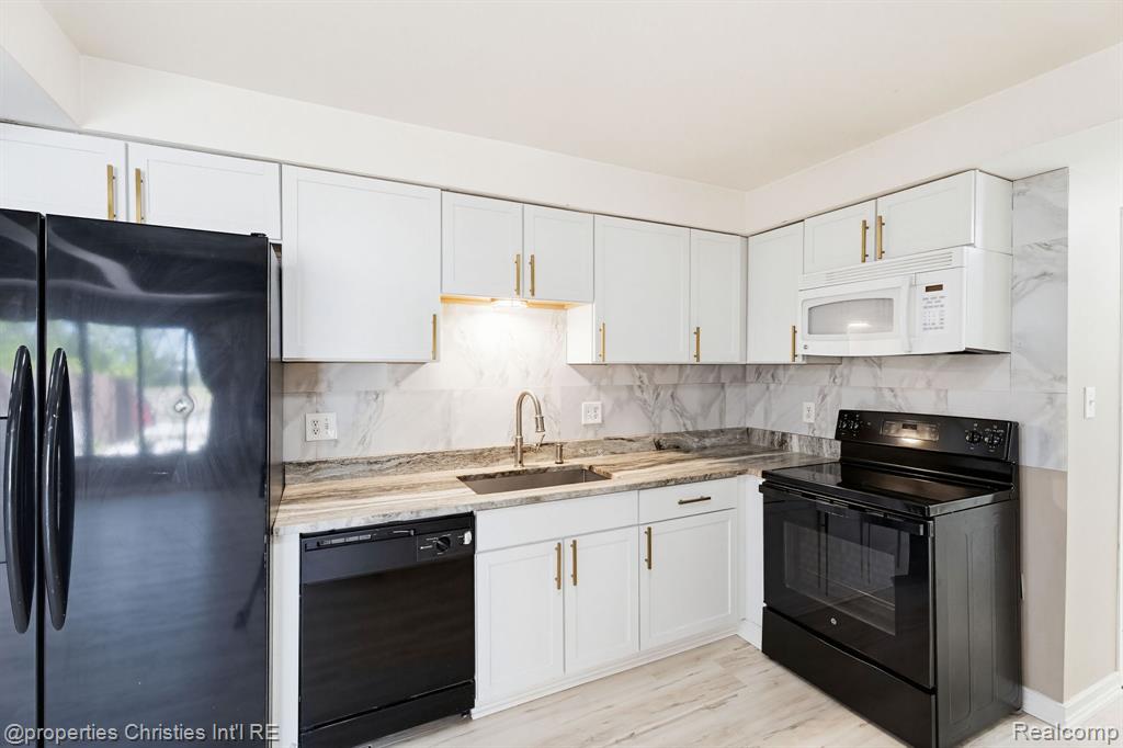 8700 Common Road Property Photo 13