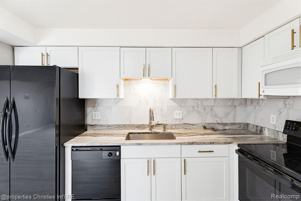 8700 Common Road Property Photo 14