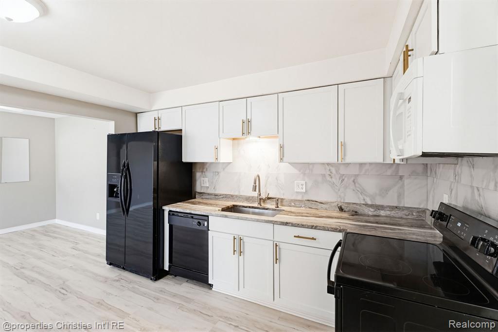 8700 Common Road Property Photo 15