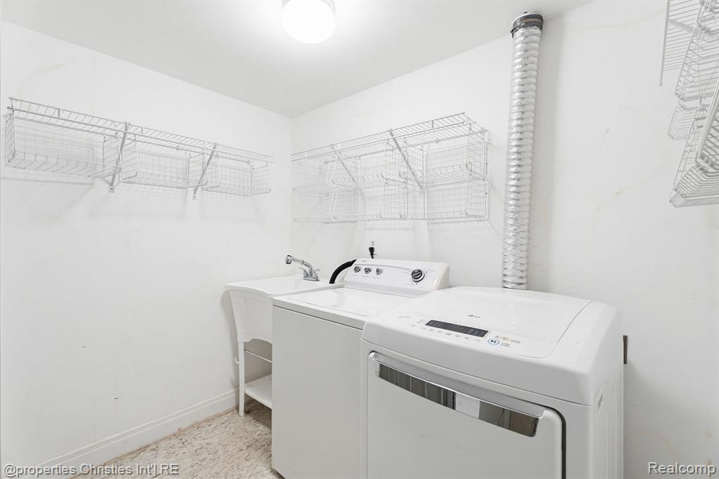 8700 Common Road Property Photo 18