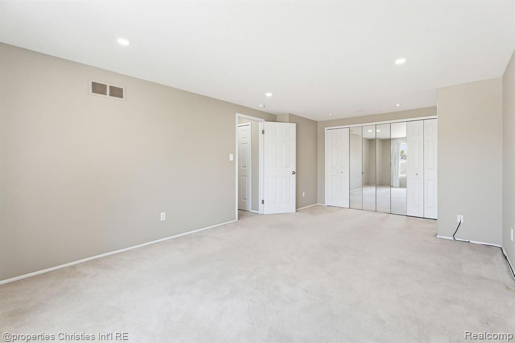 8700 Common Road Property Photo 22