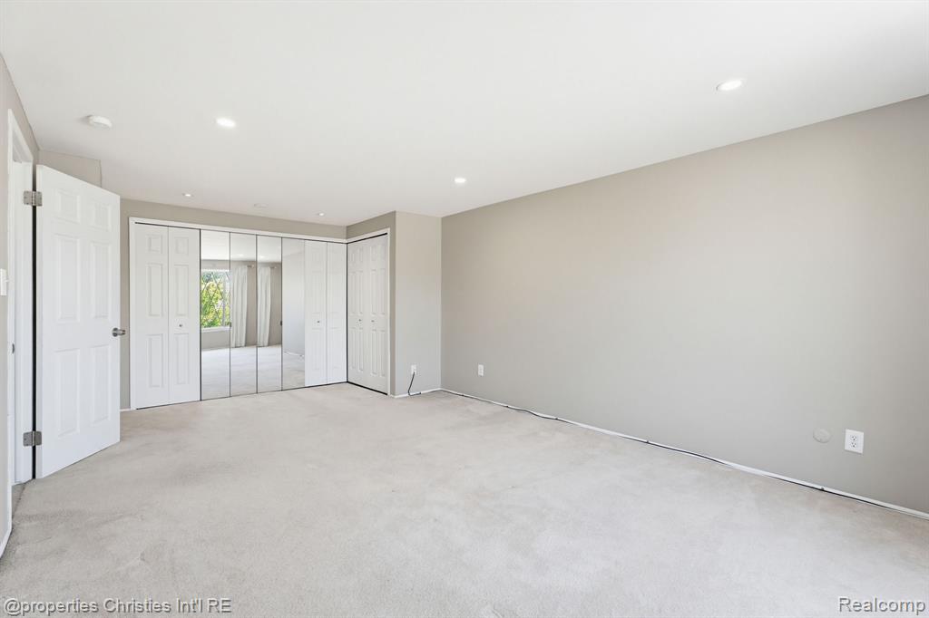 8700 Common Road Property Photo 23