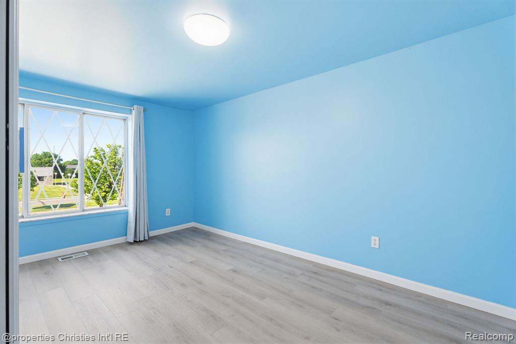 8700 Common Road Property Photo 30