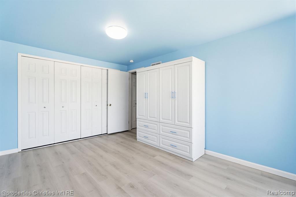 8700 Common Road Property Photo 31