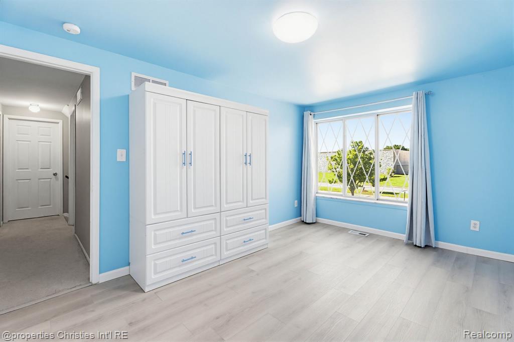 8700 Common Road Property Photo 32