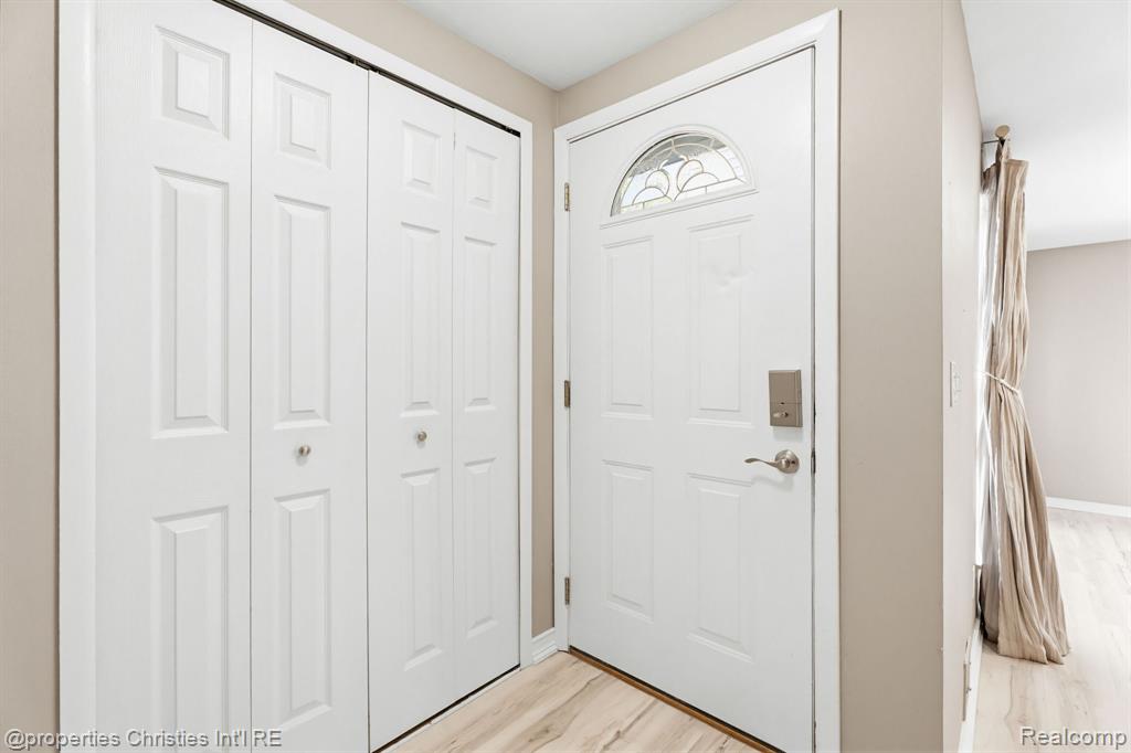 8700 Common Road Property Photo 33