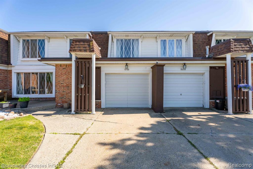 8700 Common Road Property Photo 35