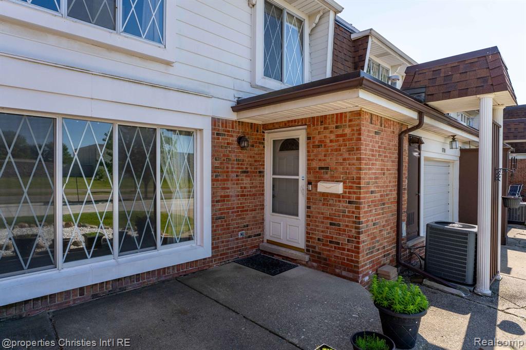 8700 Common Road Property Photo 36