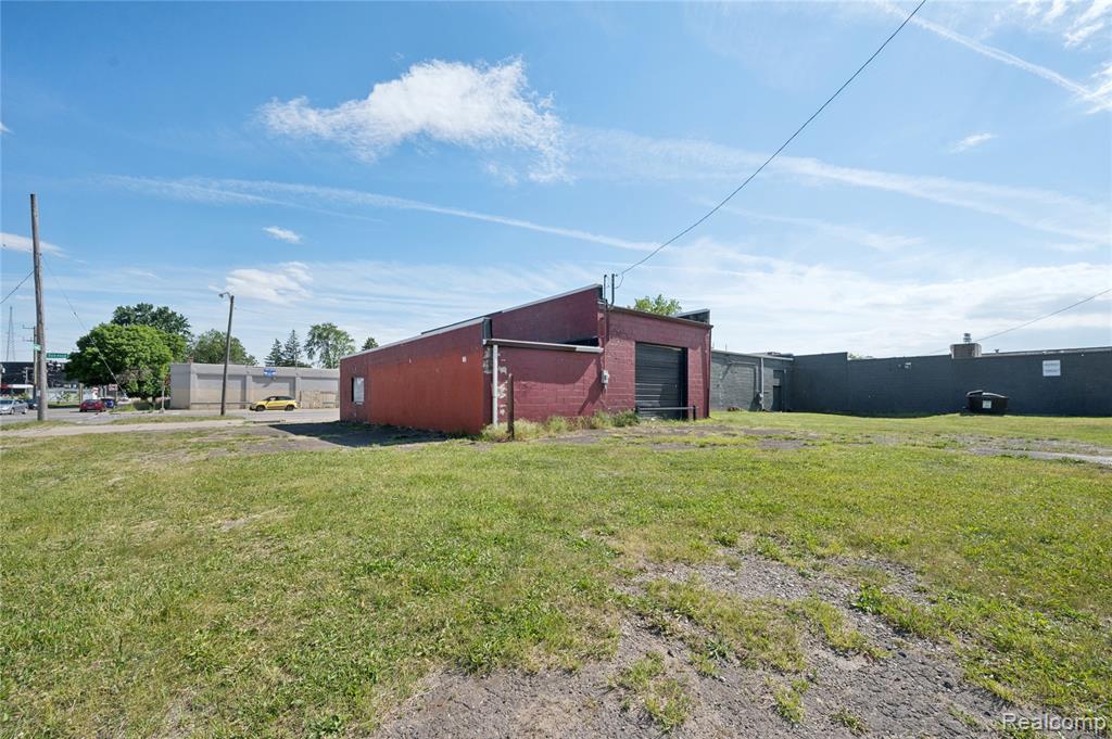 300 Oakwood Property Photo 7