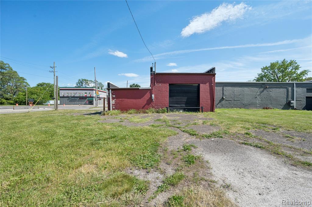 300 Oakwood Property Photo 8