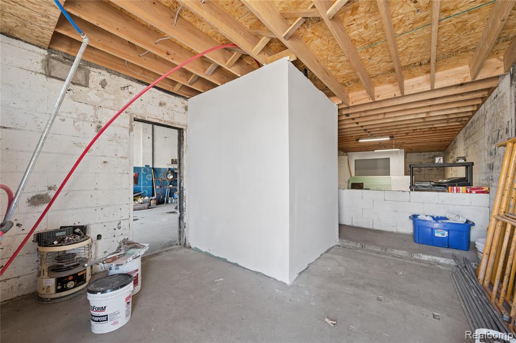 300 Oakwood Property Photo 11