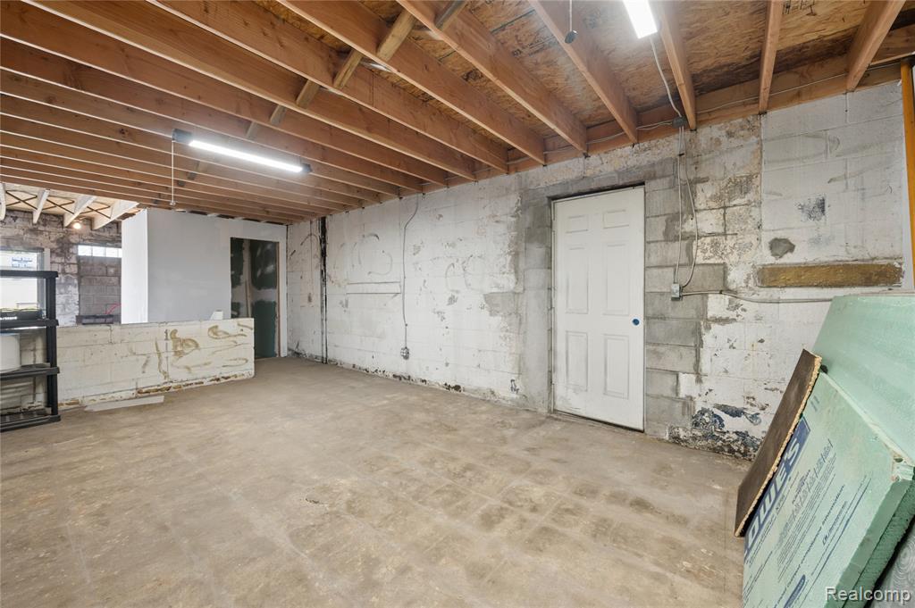 300 Oakwood Property Photo 15
