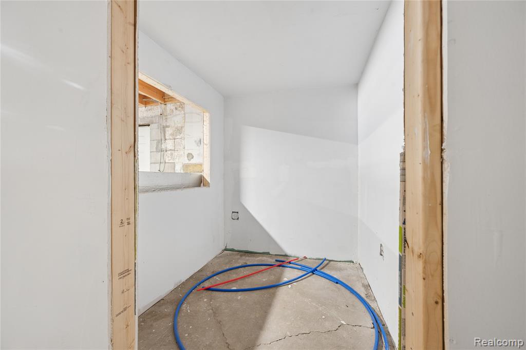300 Oakwood Property Photo 16