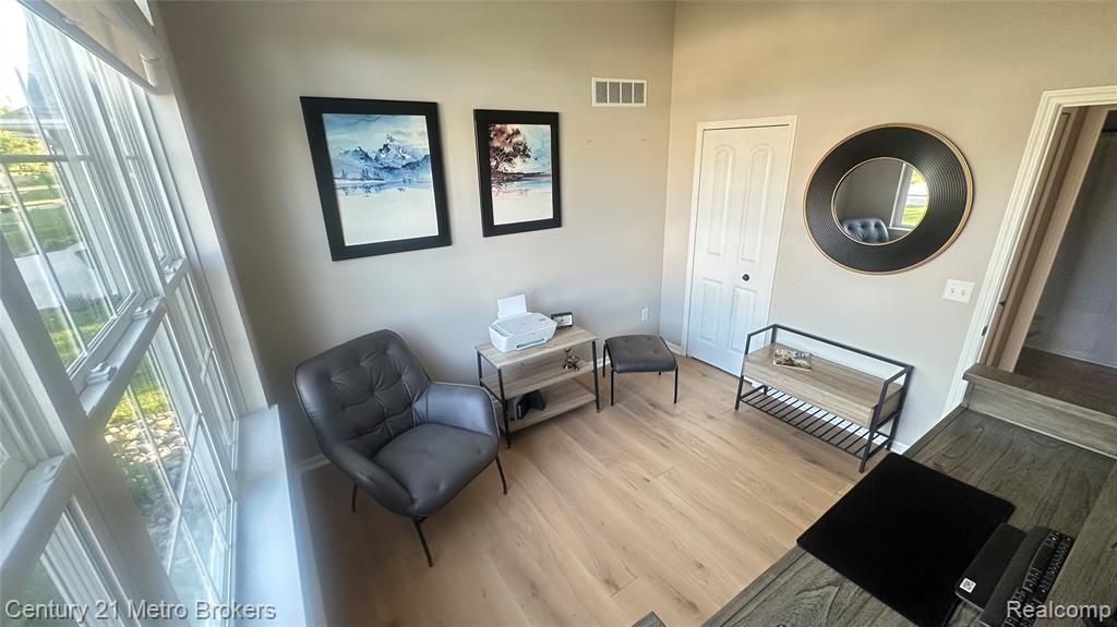 16437 Sleepy Hollow Drive Property Photo 6
